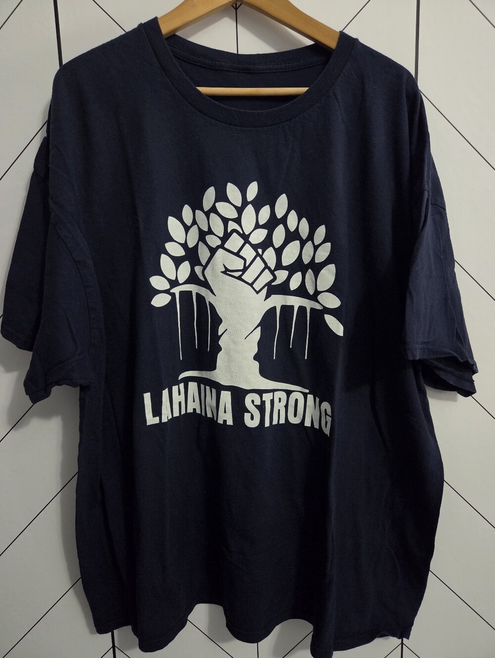 Lahaina Strong Banyan Tree Graphic T-Shirt Navy Blue and White, Men's 3XL